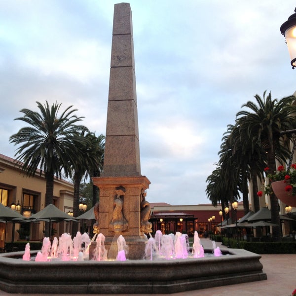 รูปภาพถ่ายที่ Fashion Island โดย Rinoke เมื่อ 4/15/2013