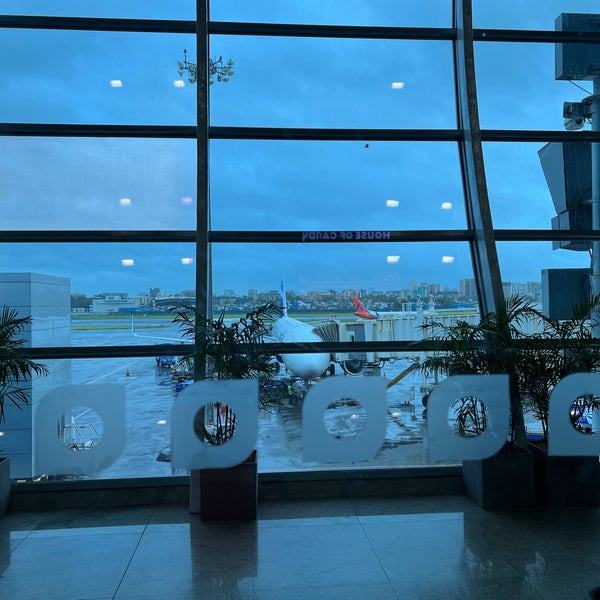 Foto tomada en Terminal 1  por Delaram el 8/19/2022