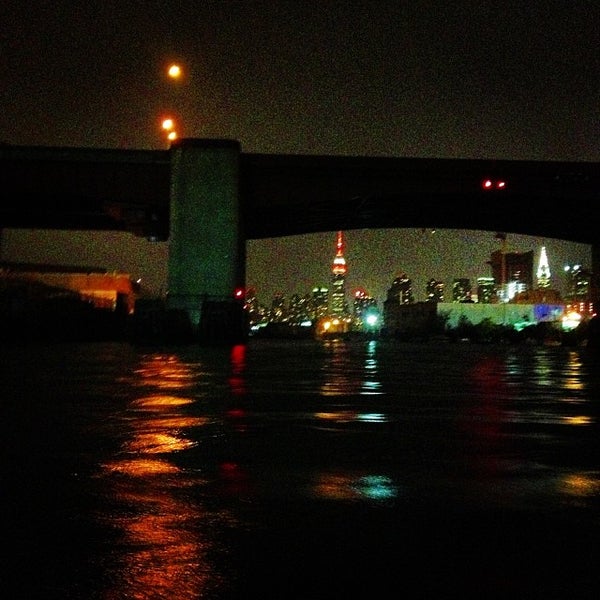 รูปภาพถ่ายที่ North Brooklyn Boat Club โดย Jinny K. เมื่อ 11/1/2013