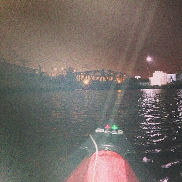Foto tirada no(a) North Brooklyn Boat Club por Jinny K. em 11/1/2013