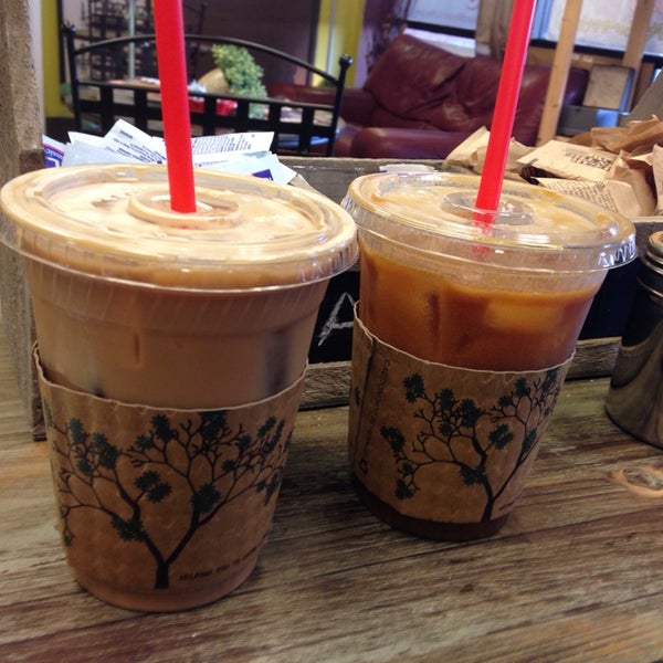 3/31/2014에 Berto M.님이 Island Monarch Coffee (IMC)에서 찍은 사진