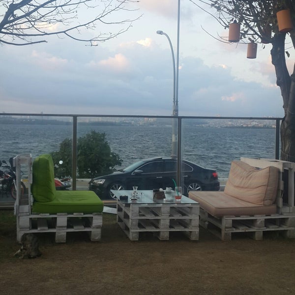 Foto scattata a Ada Cafe Bakırköy da YASMİN G. il 5/16/2019