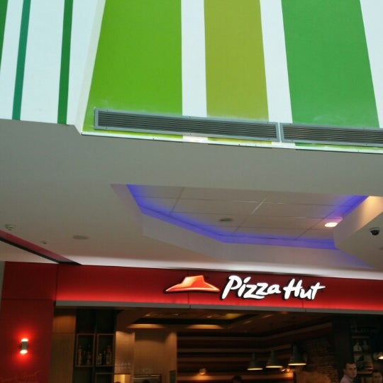 Pizza Hut Pizza Place In Oradea
