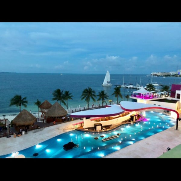 Foto diambil di Temptation Resort &amp; Spa Cancun oleh Nawaf.z pada 8/17/2018
