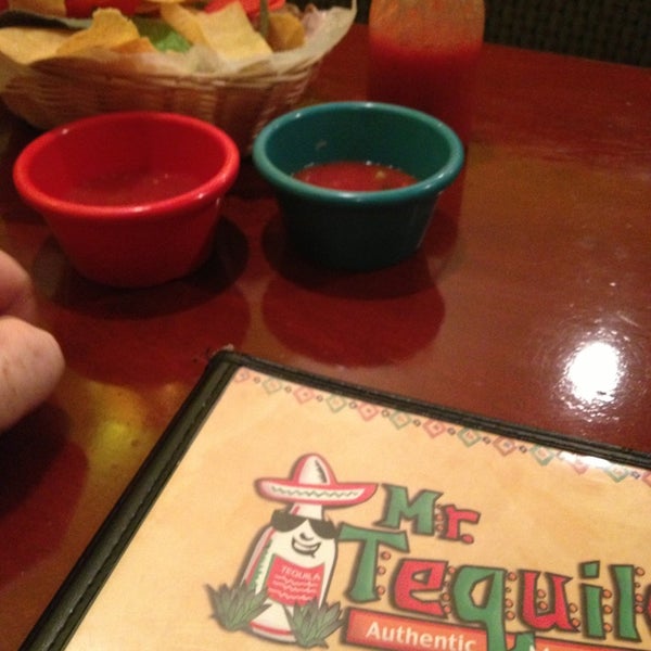 Foto tirada no(a) Mr. Tequila Mexican Restaurant por Steve F. em 2/16/2013