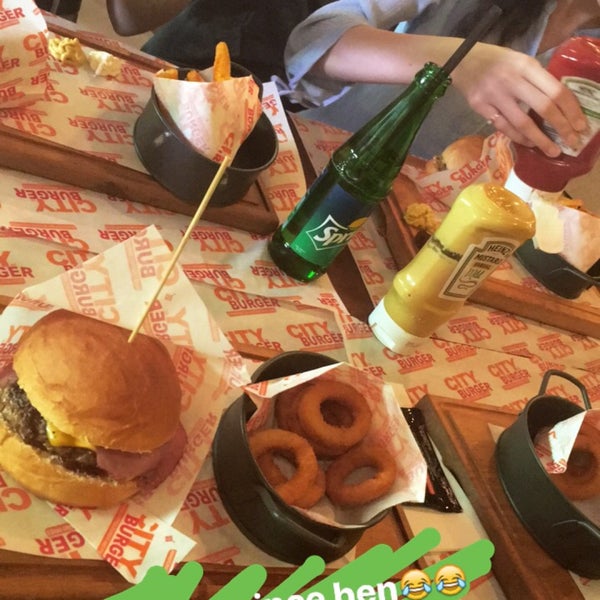 Foto diambil di City Burger oleh Ayşin K. pada 5/26/2017