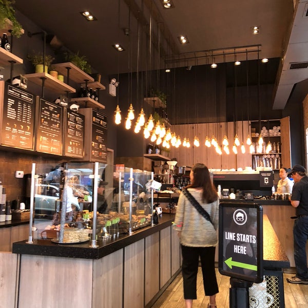 รูปภาพถ่ายที่ Gregorys Coffee โดย Eunjin S. เมื่อ 6/13/2018
