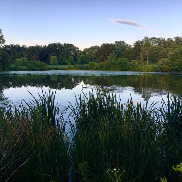 Foto tomada en Fresh Pond Reservation  por Jo L. el 6/17/2019