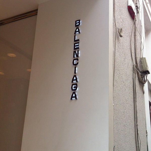 Balenciaga Boutique In De3amenh