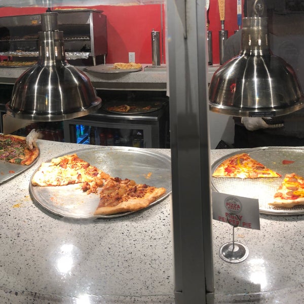 8/18/2018에 Glenn F.님이 Crescent City Pizza Works에서 찍은 사진