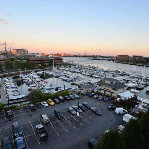 Foto scattata a Residence Inn by Marriott Boston Harbor on Tudor Wharf da David il 10/13/2012