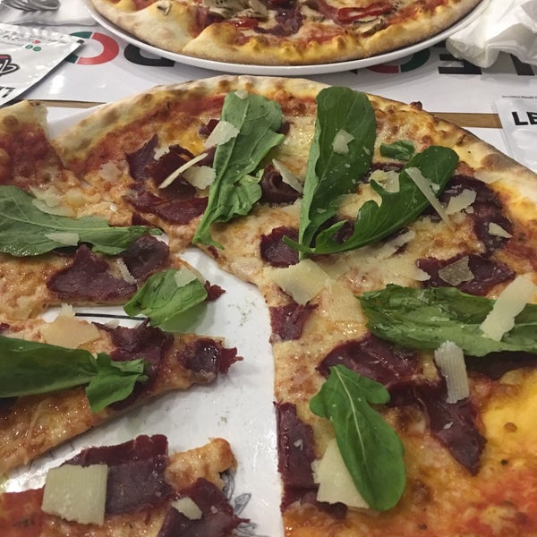 รูปภาพถ่ายที่ Leonardo İtalian Pizzeria โดย Meltem 🐾 เมื่อ 3/19/2017