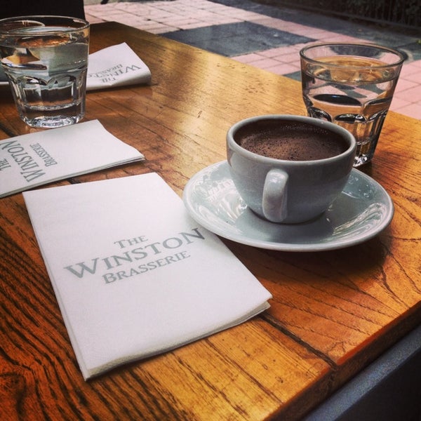 10/2/2013 tarihinde Begüm Kılınçziyaretçi tarafından Sir Winston Tea House'de çekilen fotoğraf