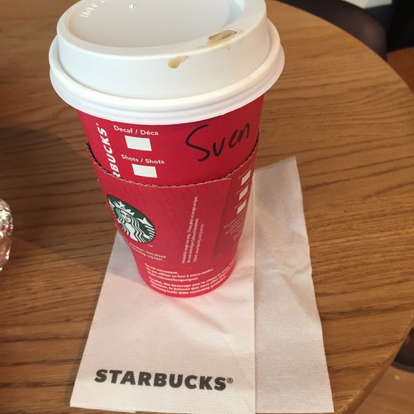 Das Foto wurde bei Starbucks von Sven am 12/7/2017 aufgenommen