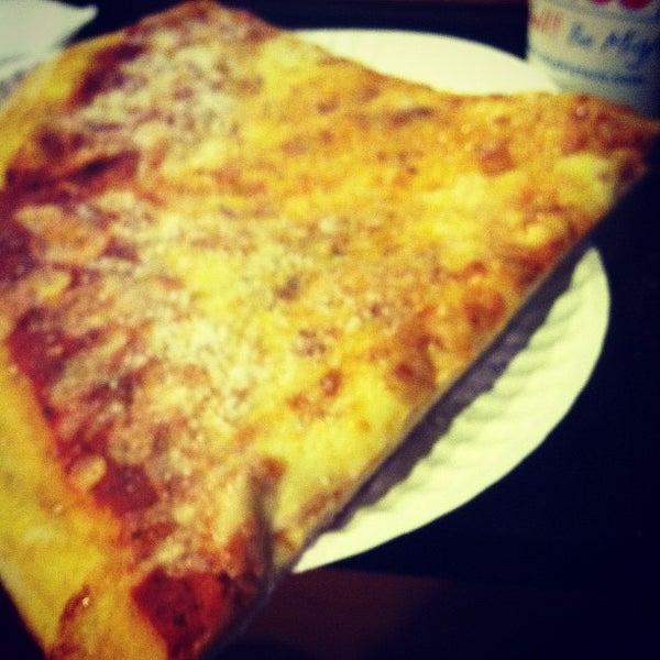 Foto tirada no(a) Pizza Mercato por noah . em 11/14/2012