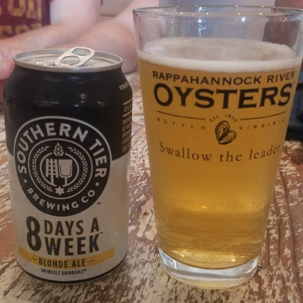 Photo taken at Rappahannock Oyster Bar by Eric L. on 8/10/2018