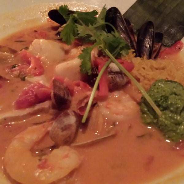 Photo prise au Ponti Seafood Grill par Leland l. le11/13/2014