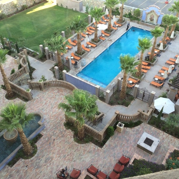 Photo taken at Hotel Encanto De Las Cruces by Matthew U. on 6/14/2014