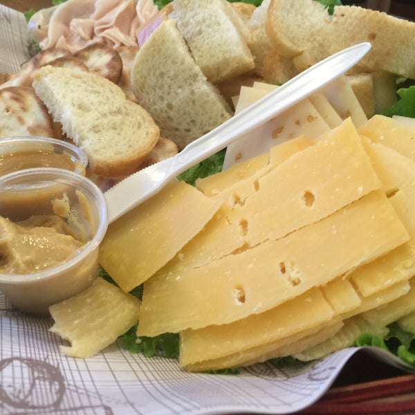 Duck & Decanter Sandwich Spot in Camelback East