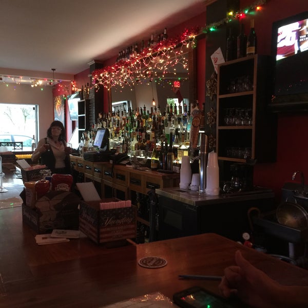12/31/2016 tarihinde Dan B.ziyaretçi tarafından Artisan Bar and Cafe'de çekilen fotoğraf