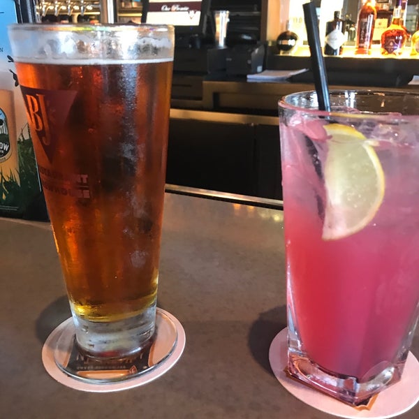 Photo taken at BJ&#39;s Restaurant &amp; Brewhouse by Dan B. on 8/18/2018