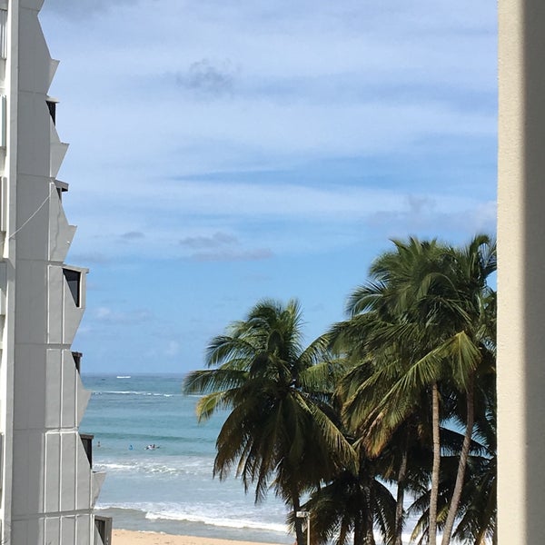 Foto diambil di Courtyard by Marriott Isla Verde Beach Resort oleh Sandra W. pada 1/22/2017