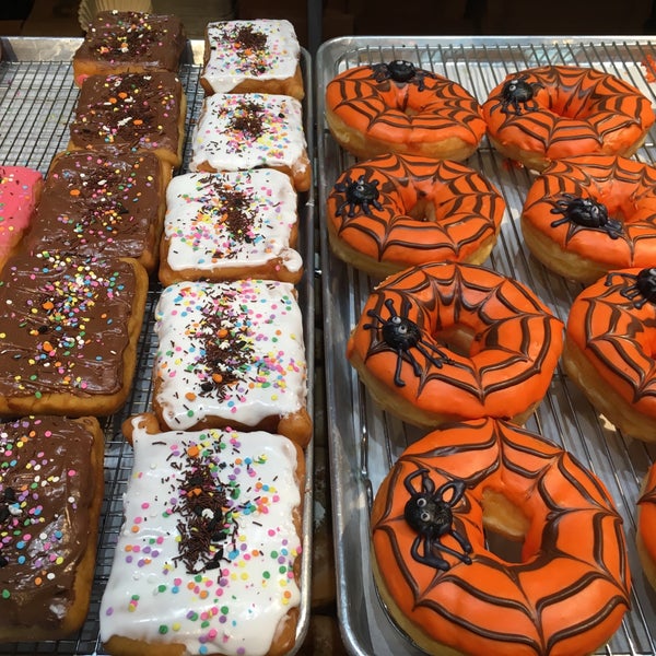 Foto tirada no(a) Crafted Donuts por Demetrius B. em 10/15/2016