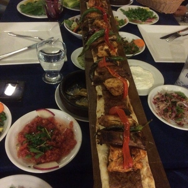 รูปภาพถ่ายที่ Öztürk Kolcuoğlu Ocakbaşı Restaurant โดย Mehmet Y. เมื่อ 3/2/2017