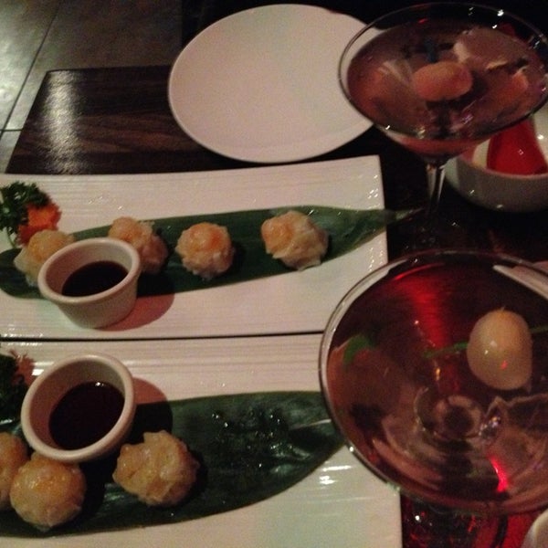 Foto tomada en Ozu Japanese Cuisine &amp; Lounge  por Cody-Ann . el 2/2/2013