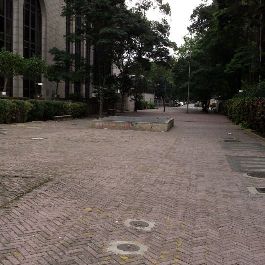 Alameda das Flores  Praça em Avenida Paulista