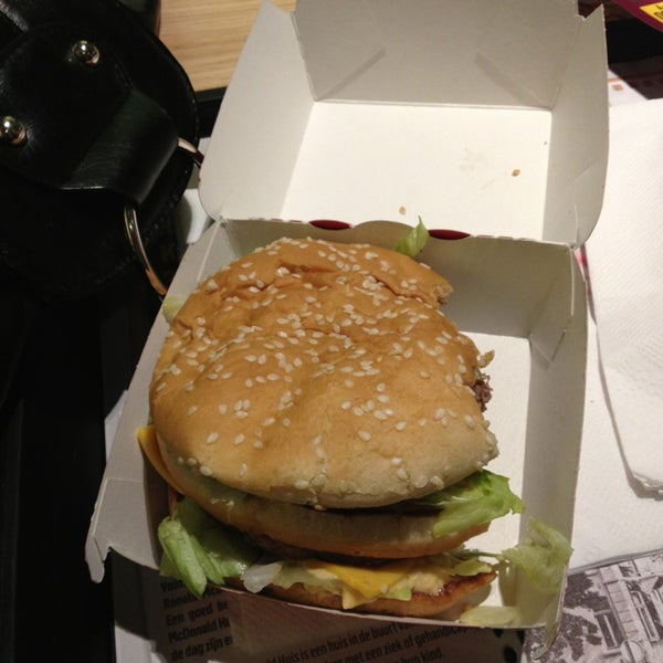 รูปภาพถ่ายที่ McDonald&#39;s โดย Brenda เมื่อ 1/31/2013