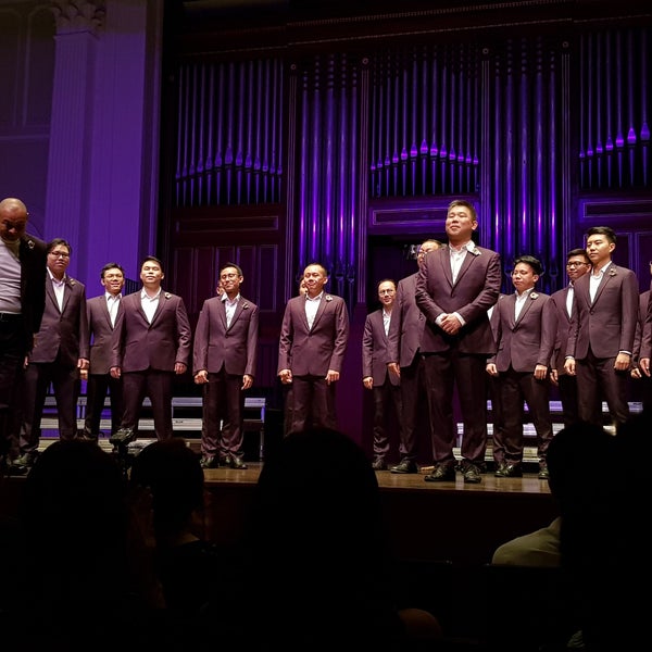 Foto diambil di Victoria Concert Hall - Home of the SSO oleh R L. pada 11/4/2018
