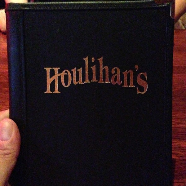 Photo taken at Houlihan&#39;s by Damian D. on 2/14/2013