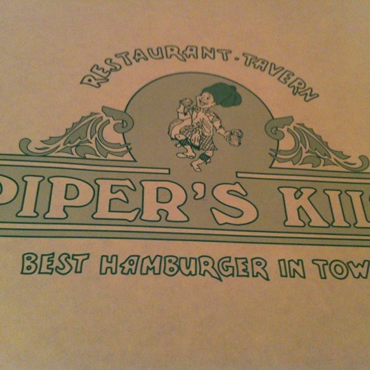 รูปภาพถ่ายที่ Piper&#39;s Kilt โดย Michelle P. เมื่อ 9/24/2012