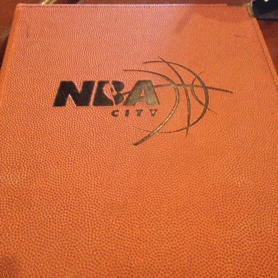Foto tomada en NBA City Restaurant  por Dereck el 12/1/2012