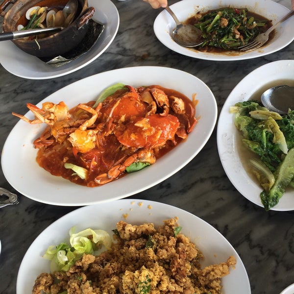 รูปภาพถ่ายที่ Kang Kao Seafood (十八丁港口海鲜楼) โดย Karyan C. เมื่อ 11/13/2016