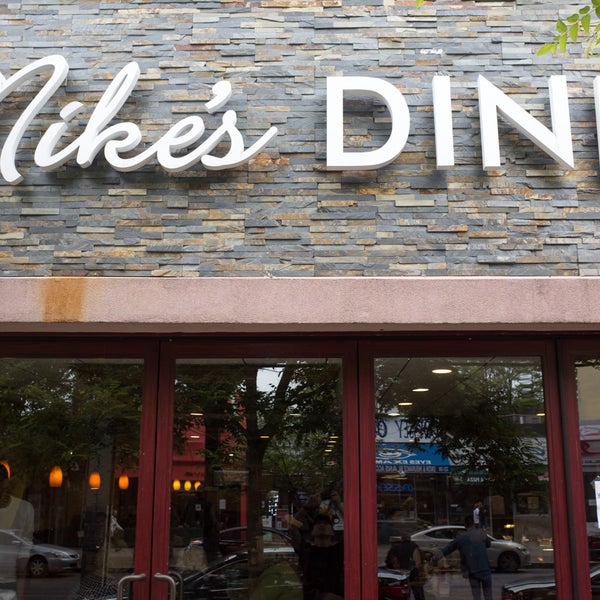 Das Foto wurde bei Mike&#39;s Diner von Mike&#39;s Diner am 6/8/2017 aufgenommen