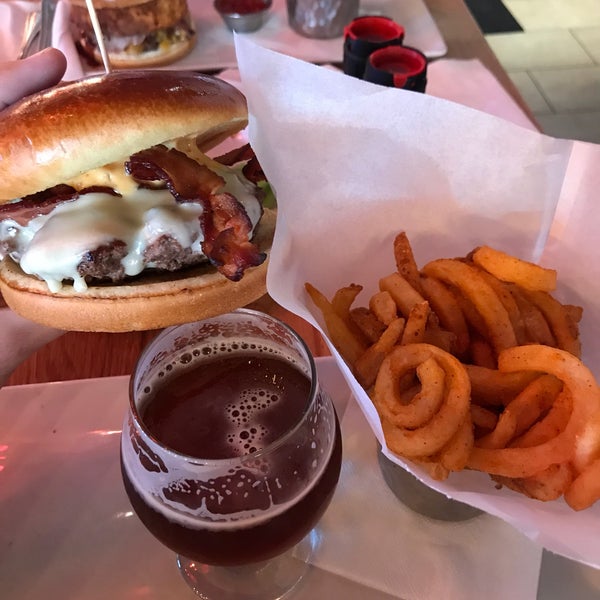 incredible burger🤤🤤🤤, nice staff👍🏻 baconnator burger and curly fries👌🏻👌🏻