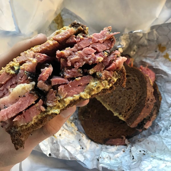 you can high quality meats and Italian snacks and pastries👌🏻pastrami is $18 and giant🥵🥵