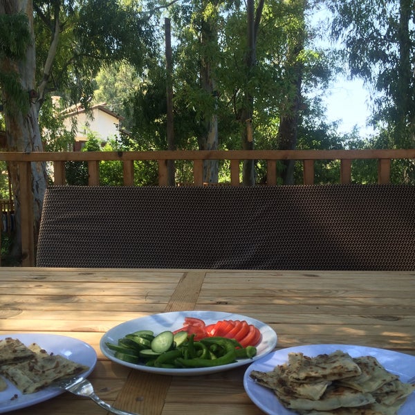 Foto diambil di Derin Bahçe Restaurant oleh Ferhat A. pada 9/5/2016
