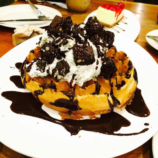 9/9/2015 tarihinde Shamah L.ziyaretçi tarafından CAFÉ+ Coffee.Brunch.Dessert'de çekilen fotoğraf