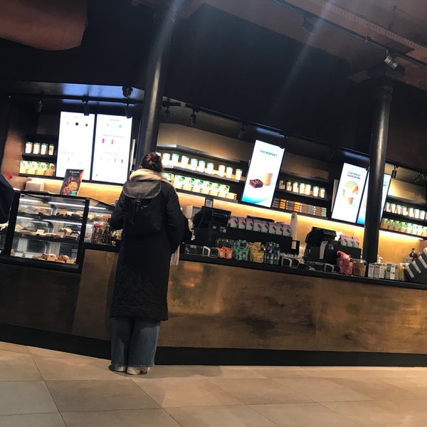 Foto diambil di Starbucks oleh Ⓜ️ . pada 1/16/2024