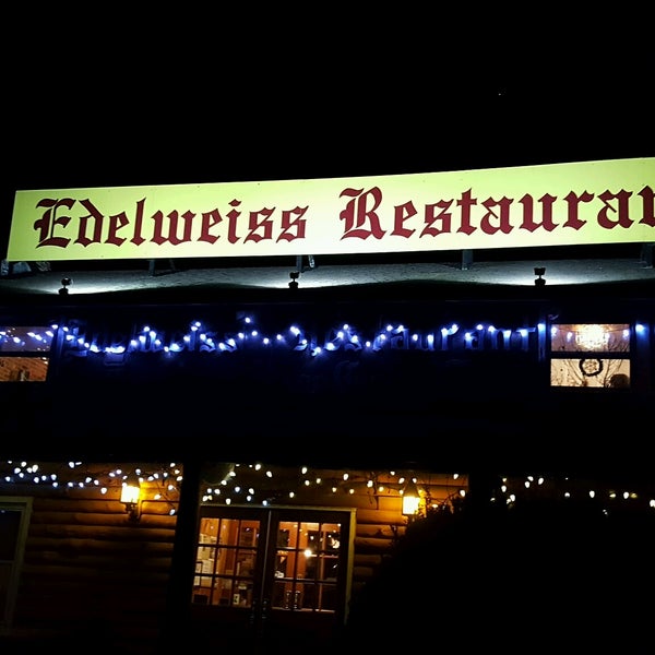 2/26/2017 tarihinde Lady R.ziyaretçi tarafından Edelweiss Restaurant'de çekilen fotoğraf