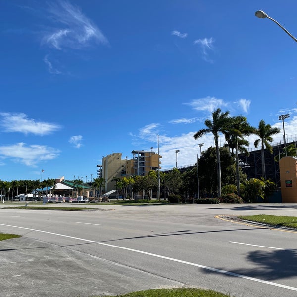 รูปภาพถ่ายที่ Homestead-Miami Speedway โดย Zeb P. เมื่อ 1/29/2022
