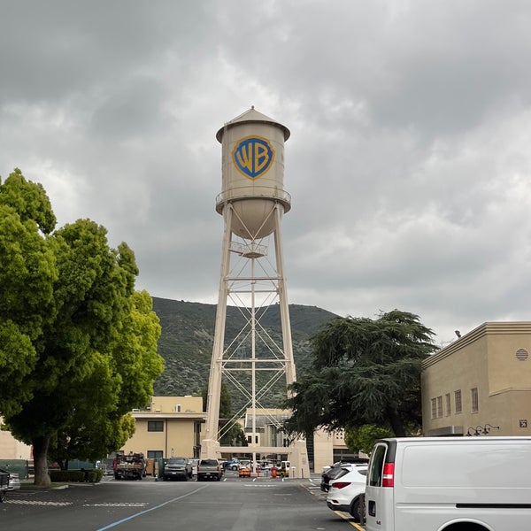 Foto tirada no(a) Warner Bros. Studios por davil em 4/4/2024