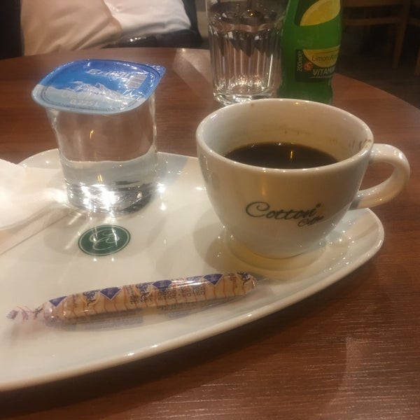 Foto tirada no(a) Cotton Coffee por Seda G. em 5/27/2019