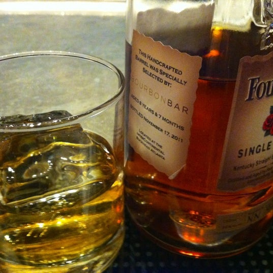6/15/2012 tarihinde Arianne F.ziyaretçi tarafından Bourbon Bar'de çekilen fotoğraf