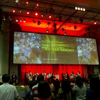 Foto scattata a Gereja Keluarga Allah (GBIKA) da Yanus K. il 9/4/2011