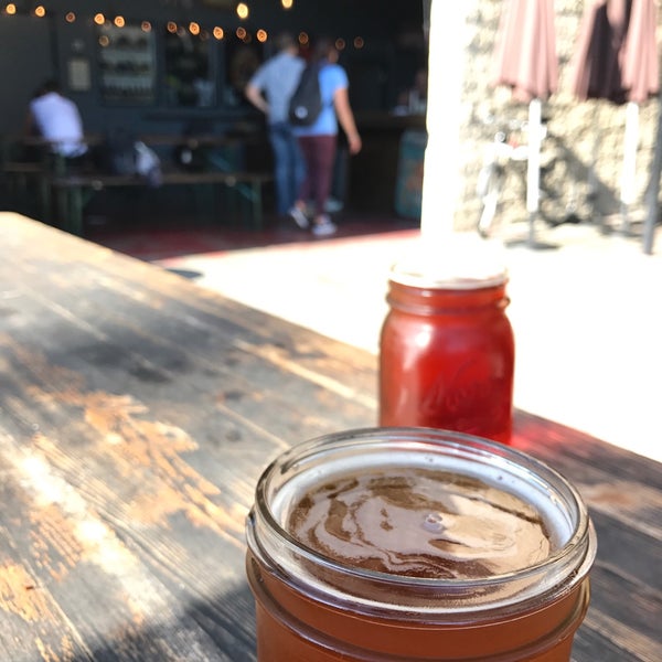 8/22/2017 tarihinde naveenziyaretçi tarafından Bootlegger&#39;s Brewery'de çekilen fotoğraf