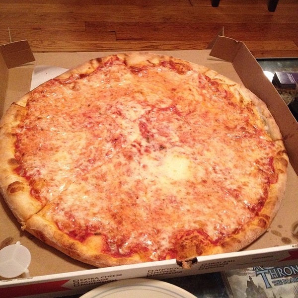 Снимок сделан в Pastafina Pizza пользователем Jessica G. 6/1/2014